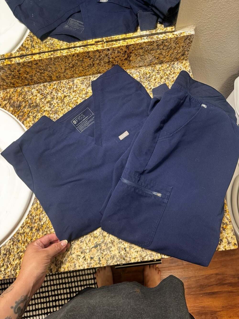 FIGS Technical Collection Navy Blue Scrub Top and Pants Set - Size Large
